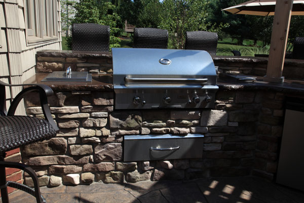 Stainless Steel Grill with Cultured Stone Bar Area